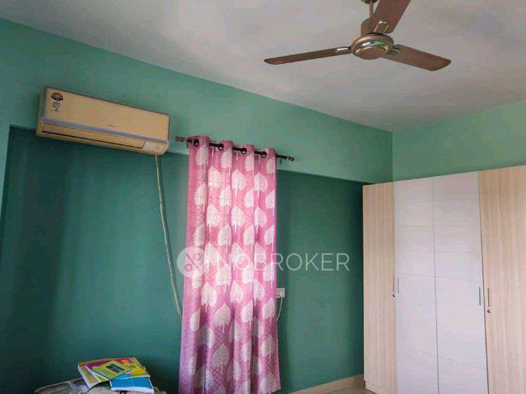 Shared Room for Female In 2 BHK  In Magarpatta City Iris In Hadapsar