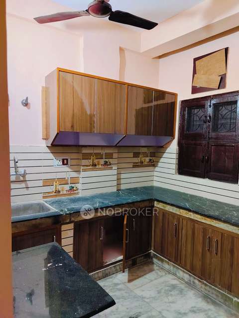 2 BHK Flat In Shree Ji Apartment For Sale  In Shiv Chowk