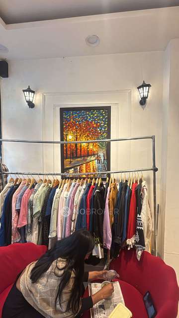 Showroom in G.d. Goenka Public School Junior, Delhi for Rent 