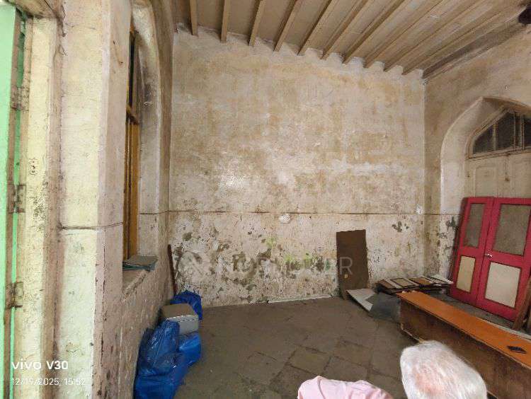 Shop in Crawford Market, Mumbai for sale 