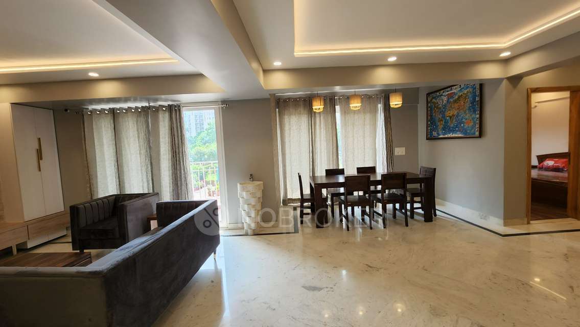 Single Room for Female In 4+ BHK  In Pilot Court In Sector 28