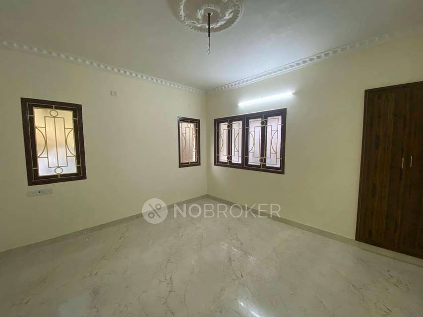 2 BHK Flat In Chinaarkee Apartments, Anna Nagar West for Lease  In Anna Nagar West Extension