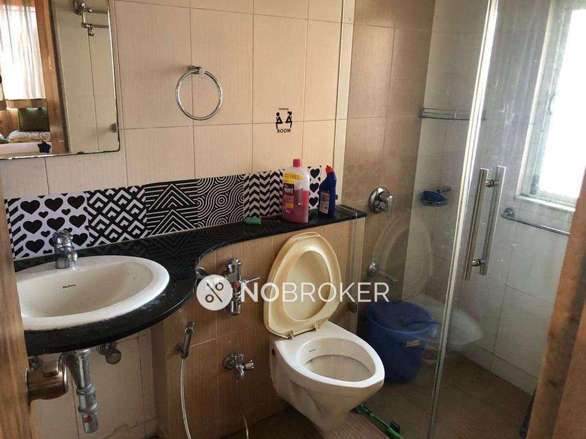 2 BHK Flat In Ambience Empyrean For Sale  In Ghorpadi