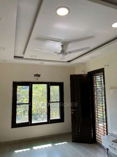 3 BHK Flat In Subhavna Niketan Apartments For Sale  In Pitam Pura