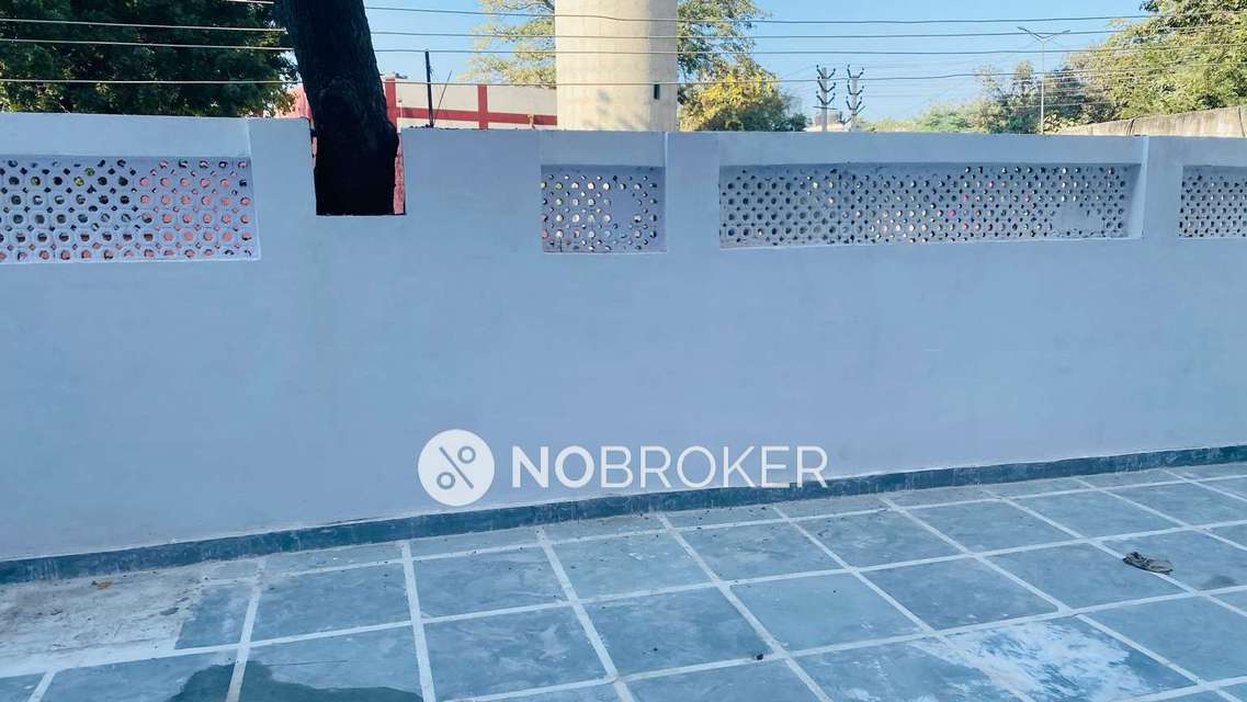 4 BHK Flat In Standalone for Rent  In  Sector 15
