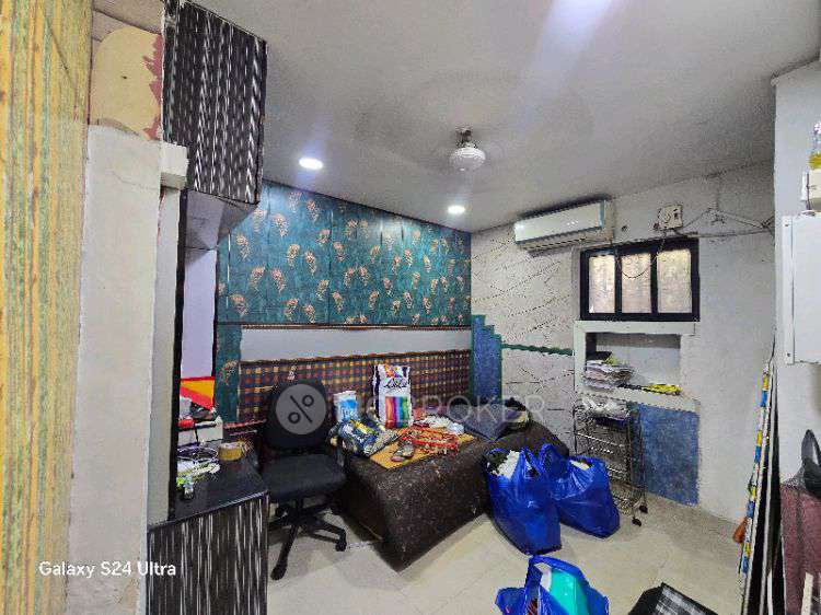 1 BHK Flat In Lalu Harke Chawl for Rent  In Ire Chs