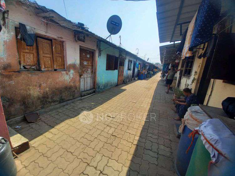 Godown/Warehouse in Shop No.5, Chunawala Compound, Kanakia Zillion, Lal Bahadur Shastri Marg, Opp. Best Depot, Shanti Nagar, Kurla West, Kurla, Mumbai, Maharashtra 400070, India, Mumbai for sale 