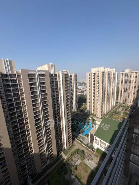 3 BHK Flat In Cleo County For Sale  In Sector 121