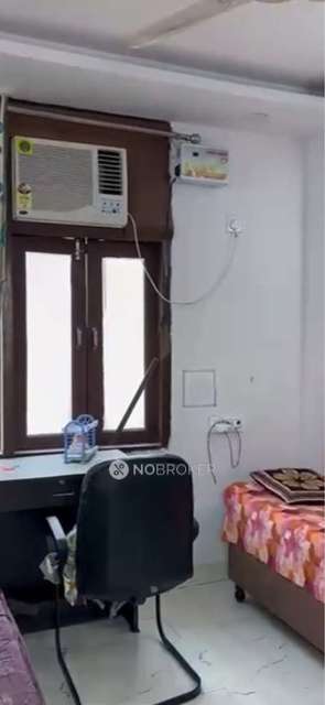 Single Room for Female In 3 BHK  In Rajinder Nagar