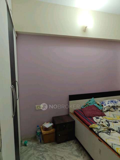 Single Room for Female In 3 BHK  In Complex In Mundhwa