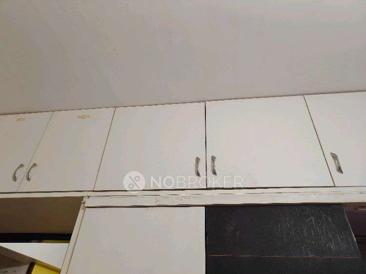 Single Room for Female In 3 BHK  In Complex In Mundhwa