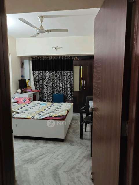 Single Room for Female In 3 BHK  In Complex In Mundhwa