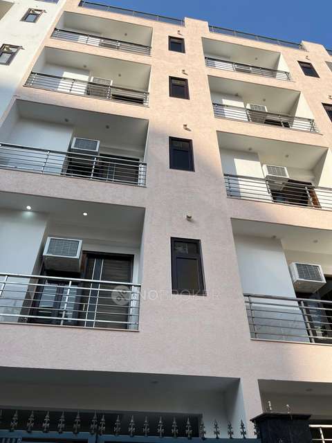 1 RK Flat In Standalone Building  for Rent  In Sector 42