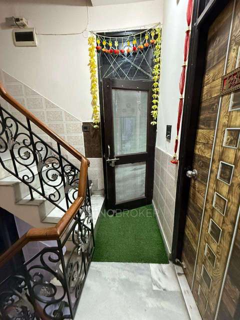 2 BHK Flat In Bi Block Shalimar Bagh For Sale  In Delhi