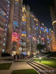 Single Room for Male In 3 BHK  In Ajnara Homes In Sector-16b