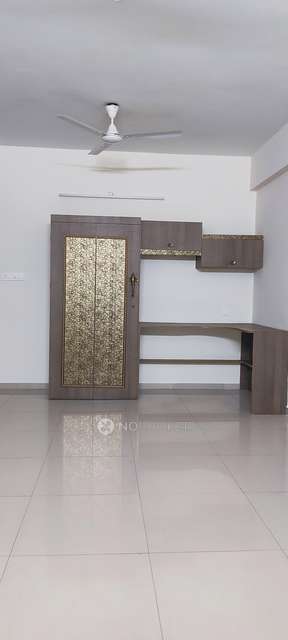 2 BHK Flat In Saroj Whitesands Apartment, Ring Road, Bangalore For Sale  In Ring Road, Bangalore