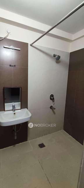 2 BHK Flat In Saroj Whitesands Apartment, Ring Road, Bangalore For Sale  In Ring Road, Bangalore