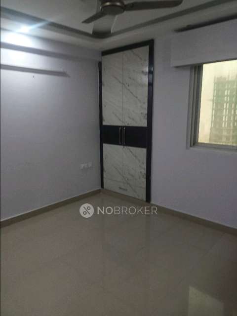 2 BHK Flat In Ratan Pearls for Rent  In Sector 16