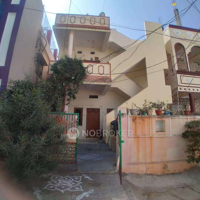 Shop in Sharada Talkies Road, Hyderabad for Rent 