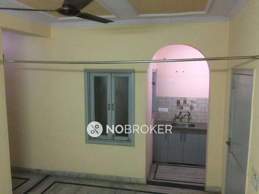 2 BHK Flat In Standalone Building  for Rent  In Shakarpur