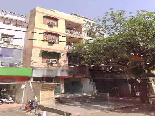 Shared Room for Female In 2 BHK  In Orn  In Old Rajender Nagar