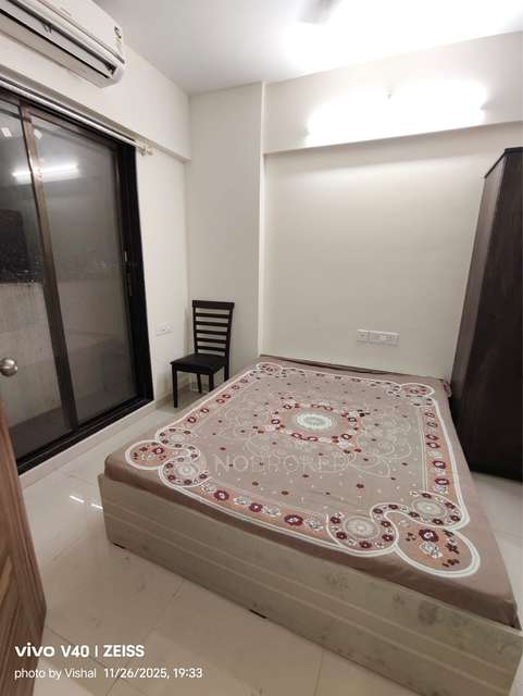 Shared Room for Female In 2 BHK  In Horizons Palm Phase 3 In G Corp