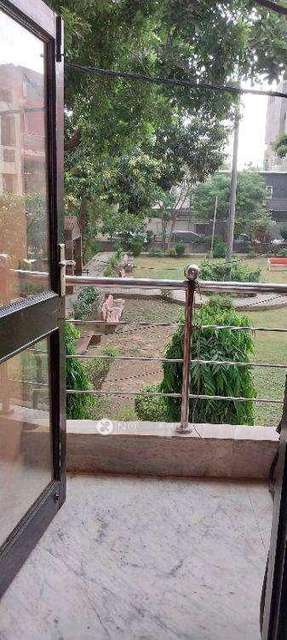 1 RK Flat In B2b For Sale  In Janakpuri