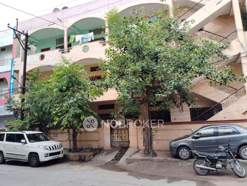4+ BHK Flat For Sale  In Malakpet