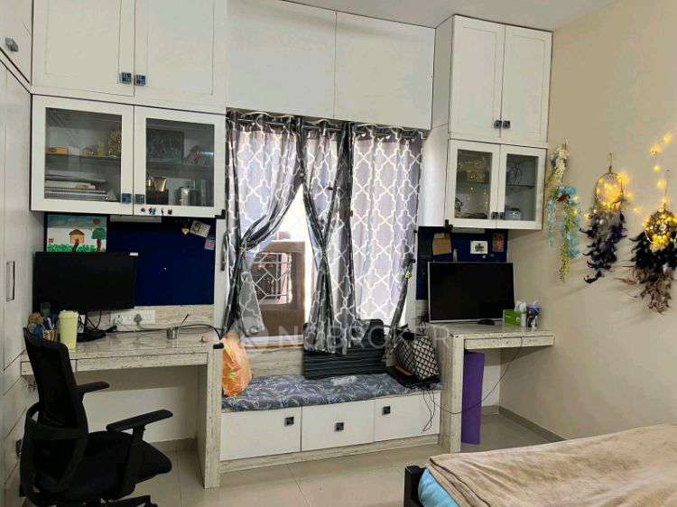 Single Room for Female In 3 BHK  In Pink City Housing Society In Wakad