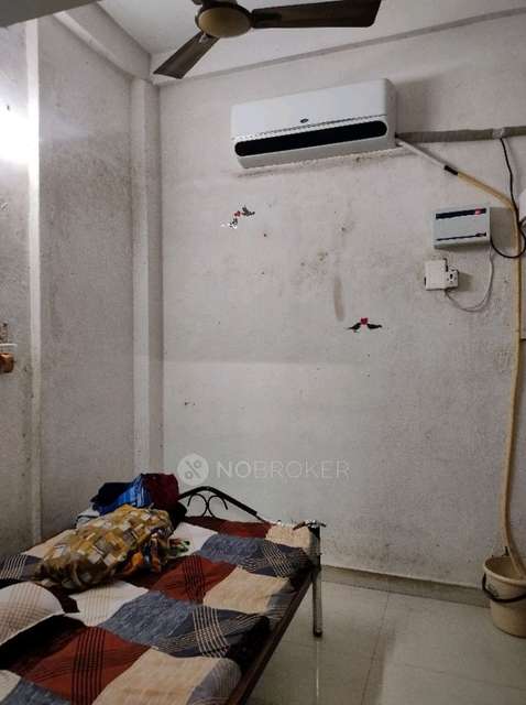 1 BHK Flat In Near Ramaniyum Magnum for Lease  In Perungudi