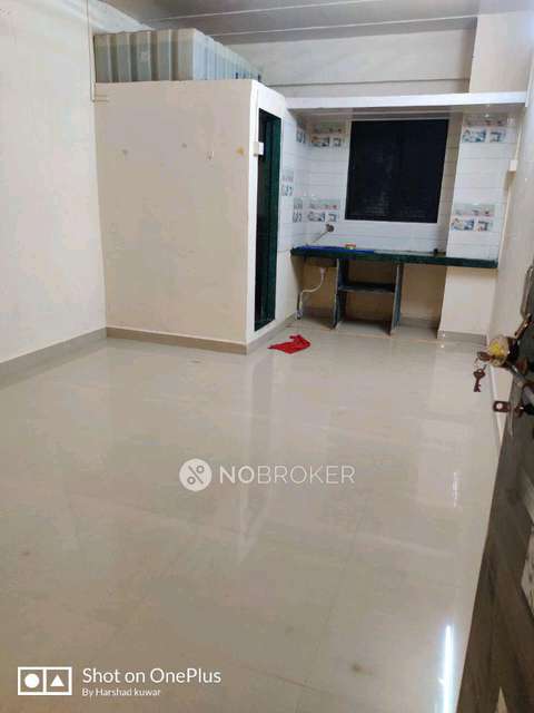 1 RK Flat In Gavde Building For Sale  In Santacruz West
