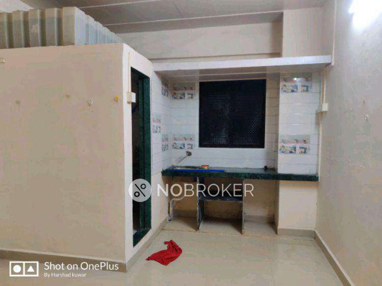1 RK Flat In Gavde Building For Sale  In Santacruz West
