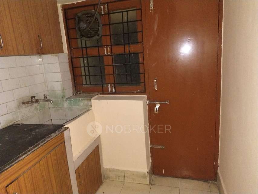 2 BHK Flat In Saroj Apartment for Rent  In Balkampet, Balakampet