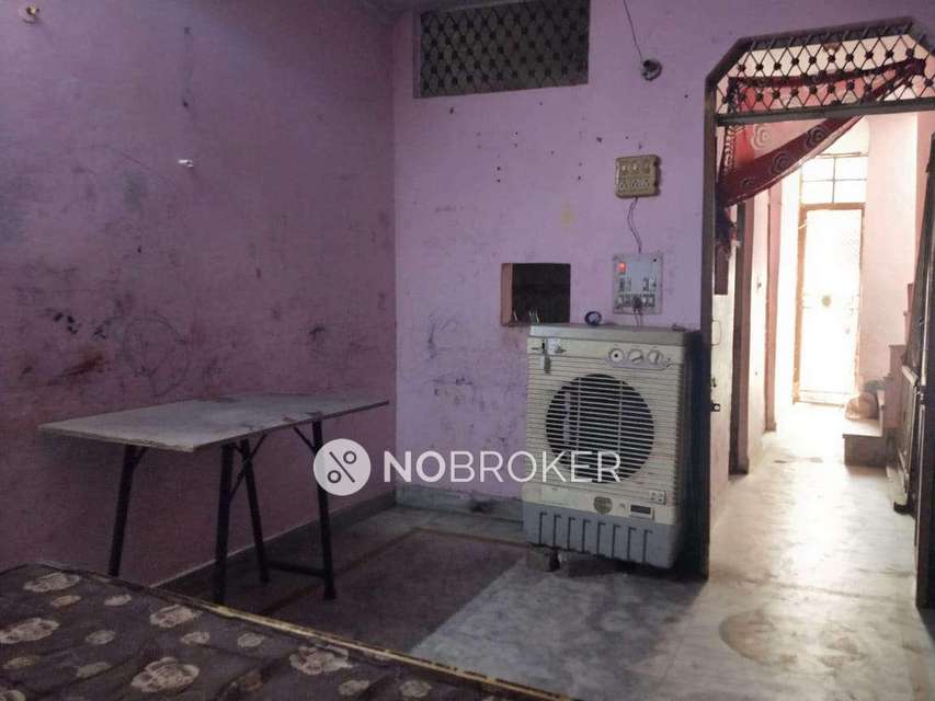 4 BHK Flat In Standalone Building  For Sale  In Karol Bagh