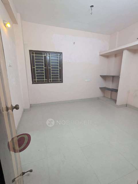 2 BHK Flat In Roshan Apartments For Sale  In Iyyappanthangal