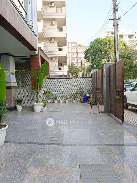 4+ BHK Flat For Sale  In Sector 57