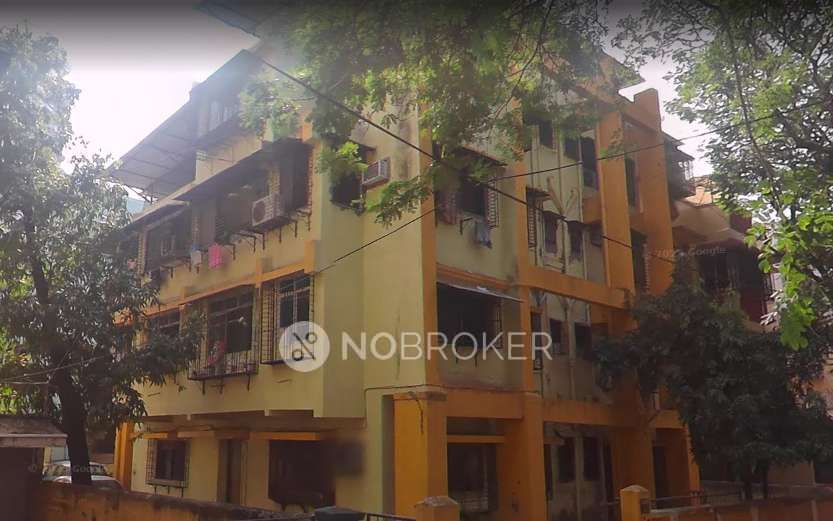 Shared Room for Male In 1 BHK  In Parijat Housing Society, Bhoiwada In Best Colony (bhoiwada)