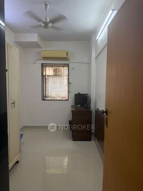2 BHK Flat In Jay Palace, Yari Road for Rent  In Yari Road