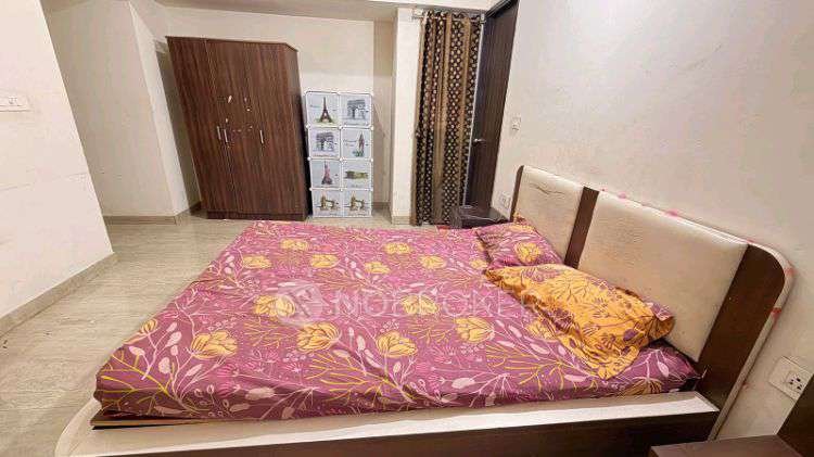 Single Room for Female In 2 BHK  In Lodha Luxuria In Majiwada