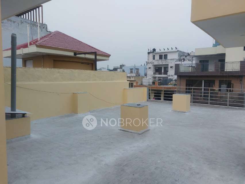 1 RK Flat In Standalone Building  for Rent  In Sector 28