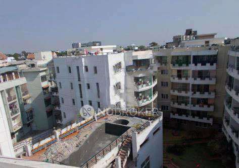 Single Room for Male In 3 BHK  In _signature Apartment In Indiranagar