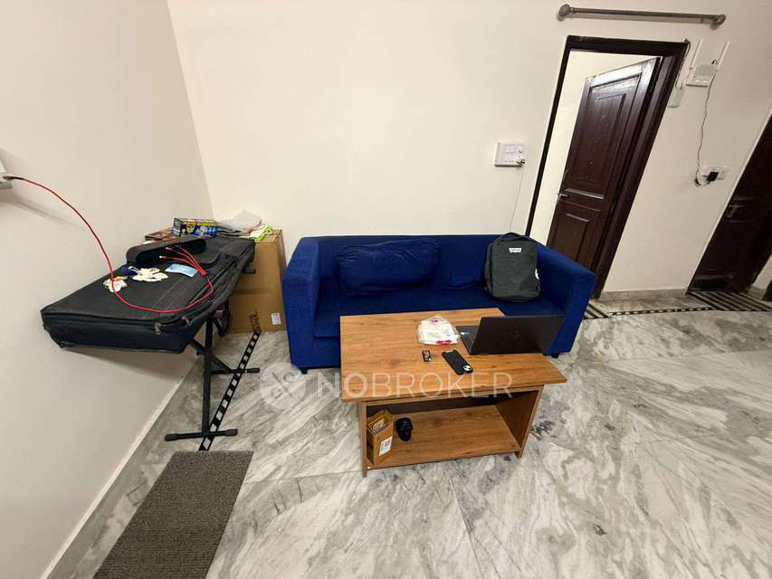 Single Room for Male In 2 BHK  In Sector 27d