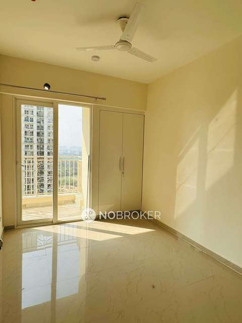 2 BHK Flat In Mahagun Mantra Ii For Sale  In Sector 10