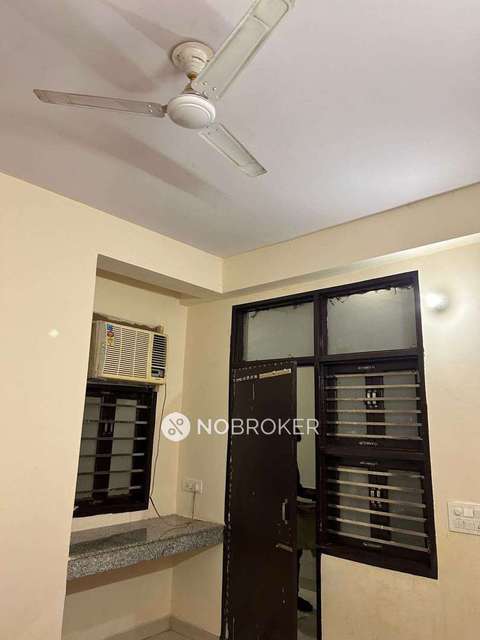 PG for Boys in Sector 18