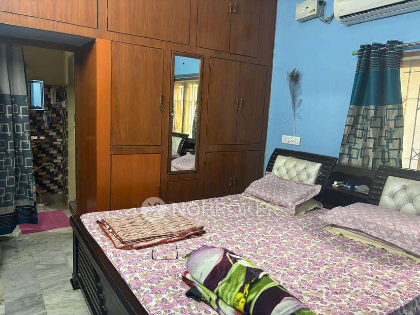 2 BHK Flat In Sree Lalitha Nilayam For Sale  In Road Number 4