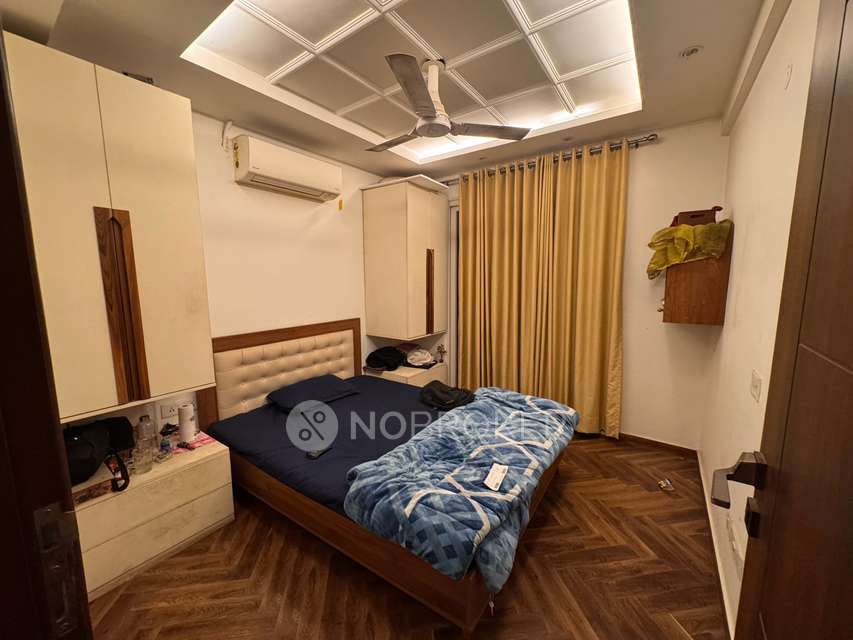 Single Room for Male In 4 BHK  In Dwarka Apartment, Dwarka Apartment In Dwarka Apartment