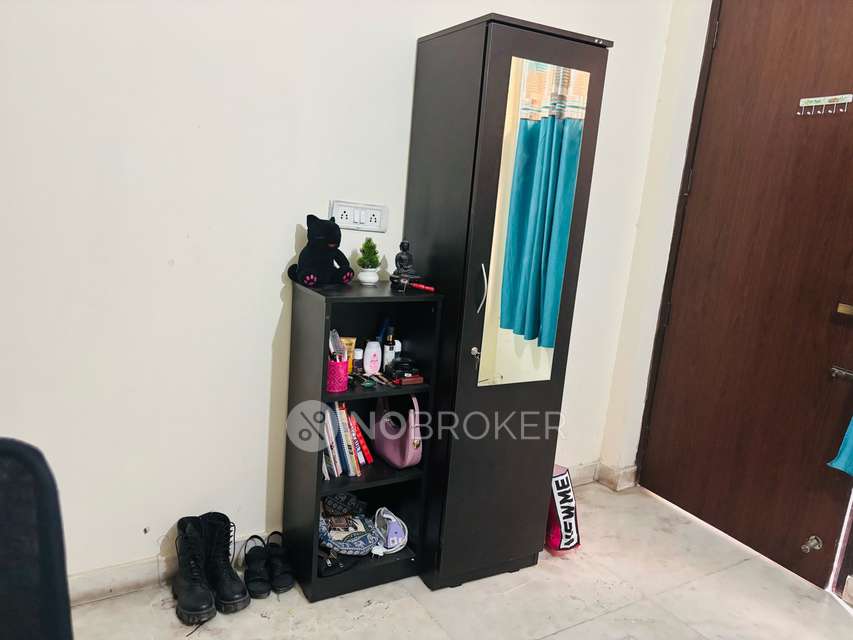 Single Room for Female In 3 BHK  In Trehan Niwas In Hari Nagar