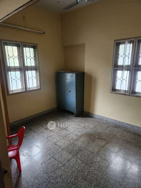 Single Room for Female In 2 BHK  In Subiksha  Apartment  In Kodambakkam