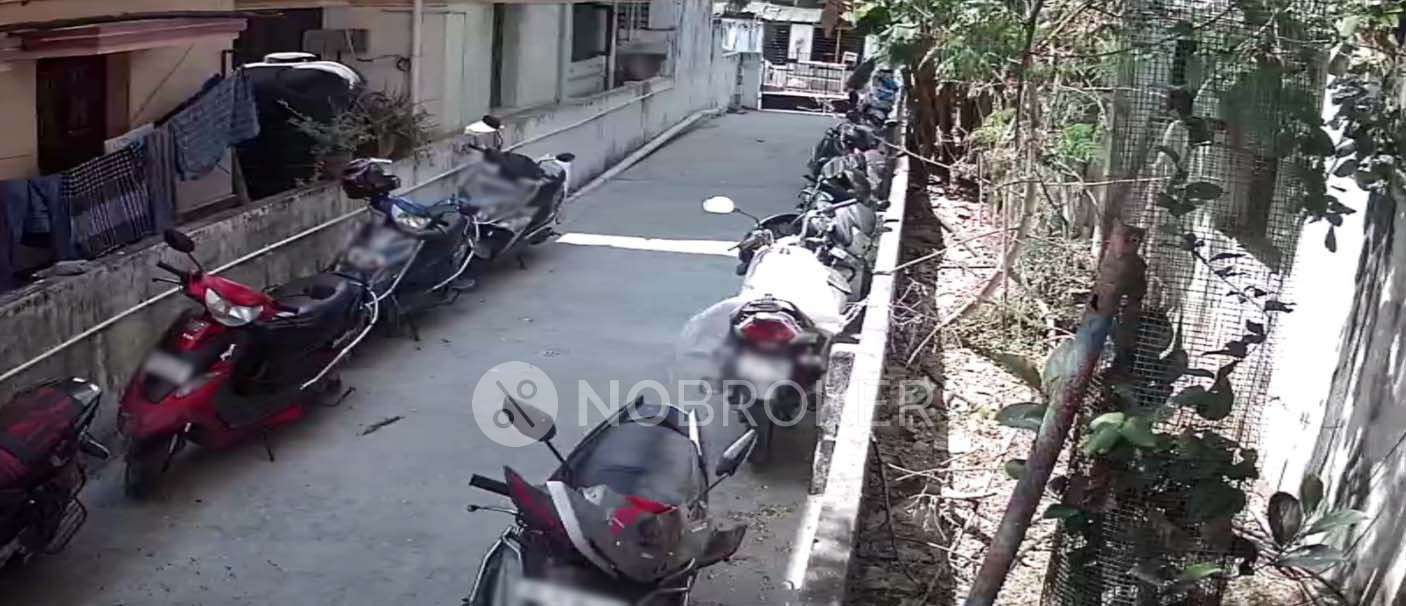 2 BHK Flat In Balajã Appartment for Rent  In Drowpathy Amman Koil St