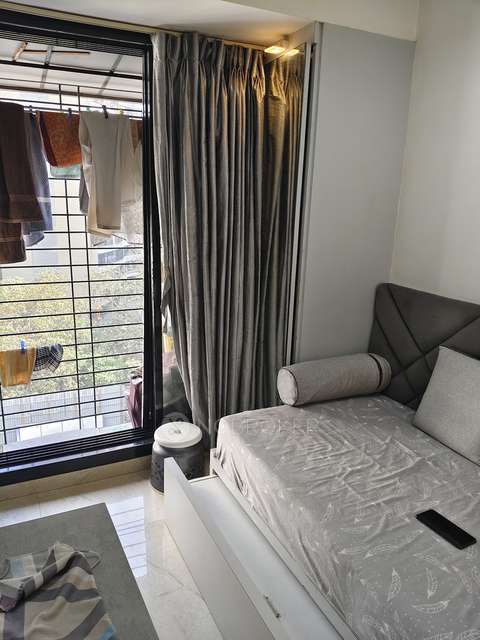 2 BHK Flat In Ishwati Chs For Sale  In Doctor Compound